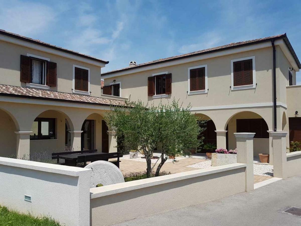 Apartments Zara & Toni Exterior photo